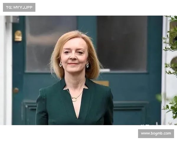 英国前首相特拉斯高举“对华强硬”旗帜,政治前景如今堪忧 英国前首相特拉斯高举“对华强硬”旗帜,政治前景如今堪忧