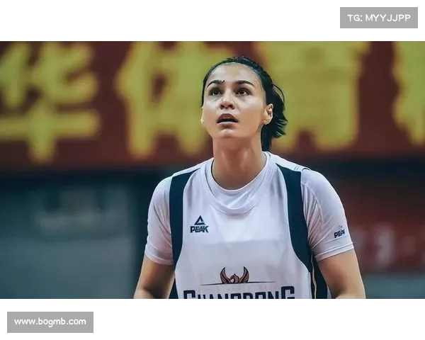 《迪拉娜晒训练片段:广东女篮球员用笑容与汗水诠释奋斗精神》 《迪拉娜晒训练片段:广东女篮球员用笑容与汗水诠释奋斗精神》